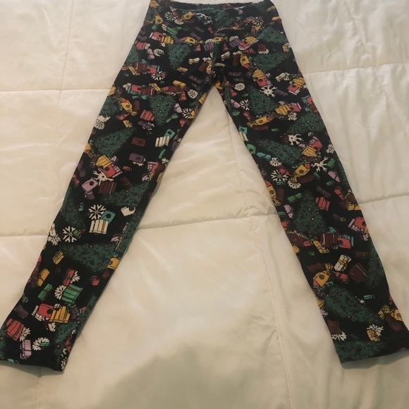 LulaRoe Christmas leggings with gifts and christmas trees in multi colors - Picture 1 of 3